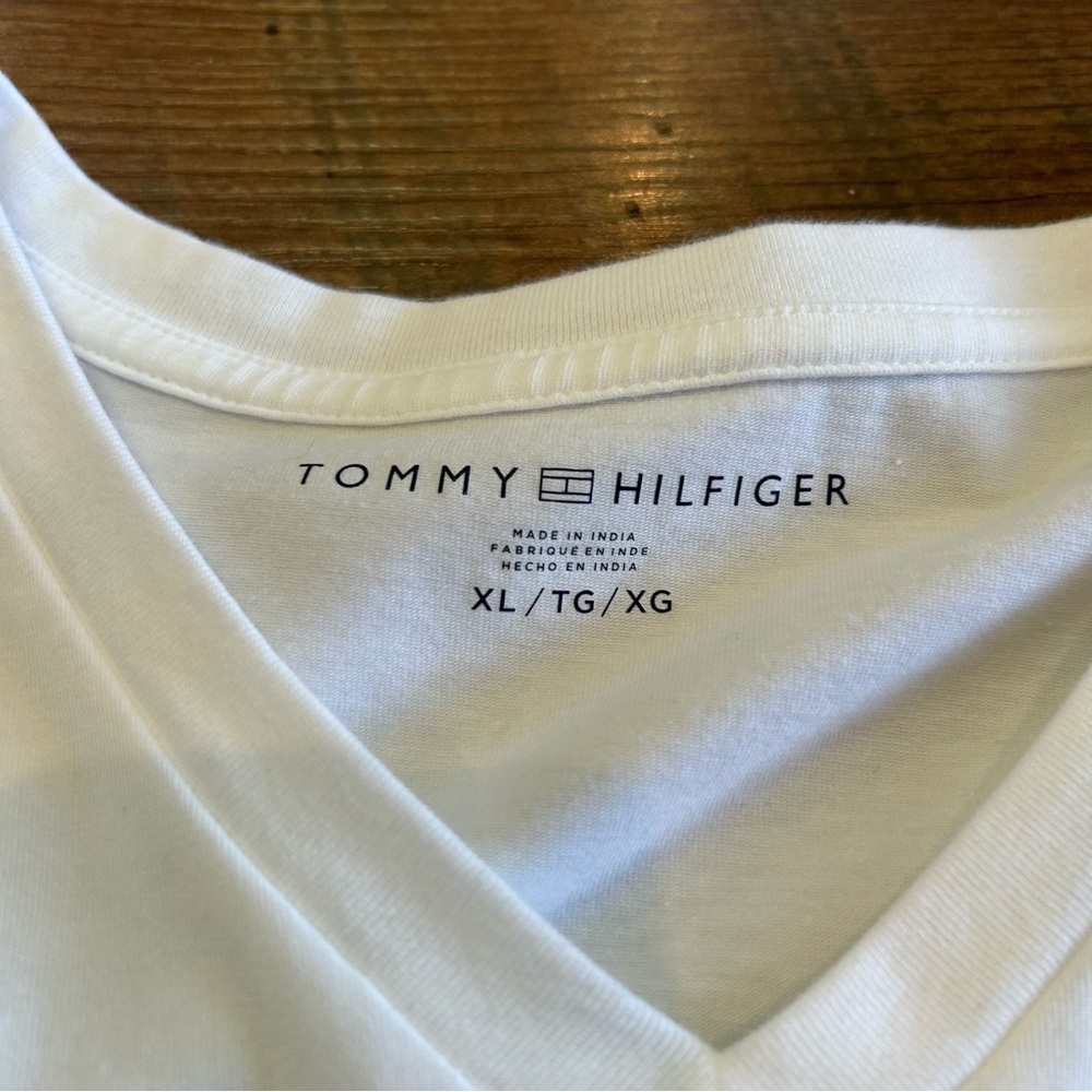 Tommy Hilfiger V-Neck T-Shirt White XL - Picture 4 of 9